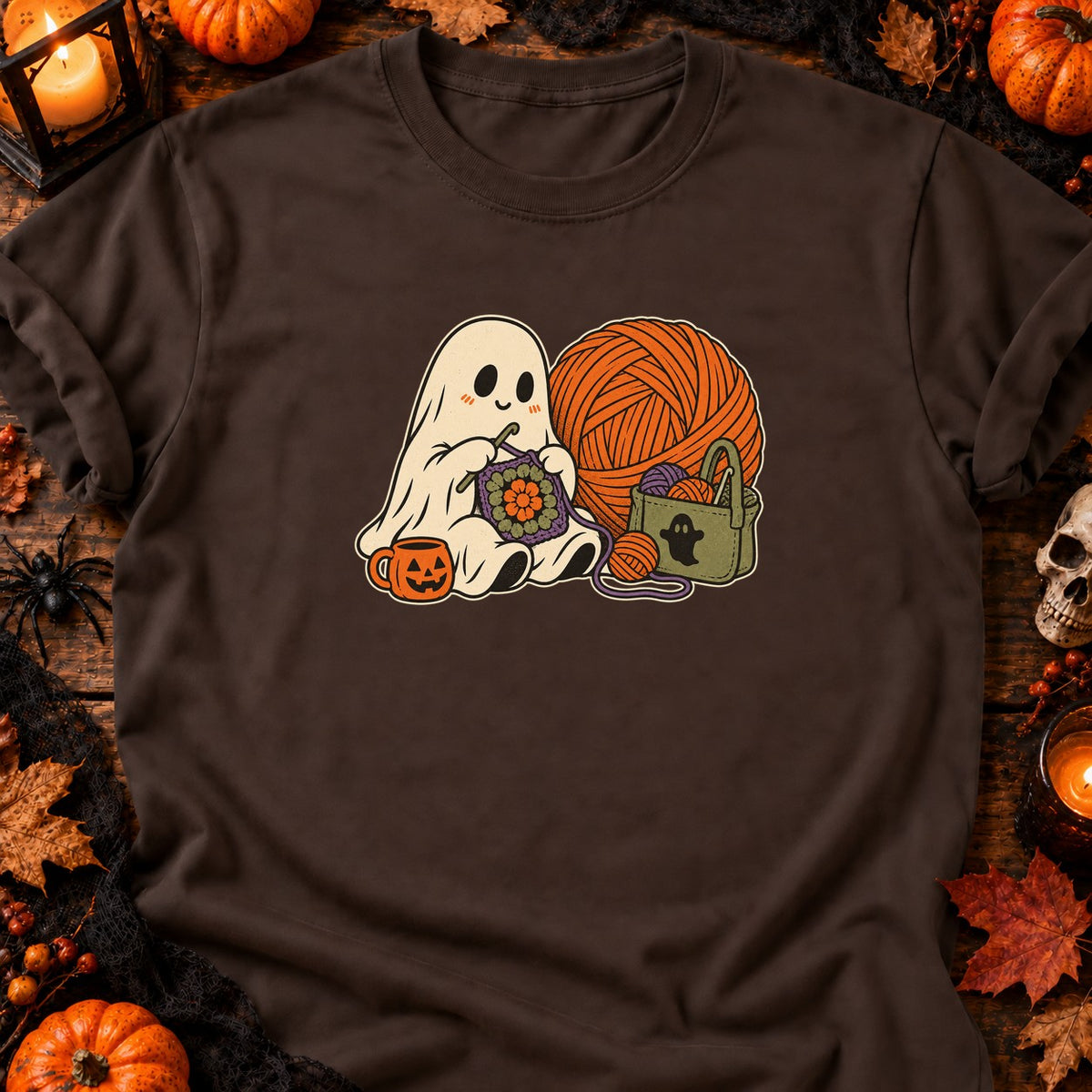 Fantôme au crochet et carré fleuri — T-shirt chocolat