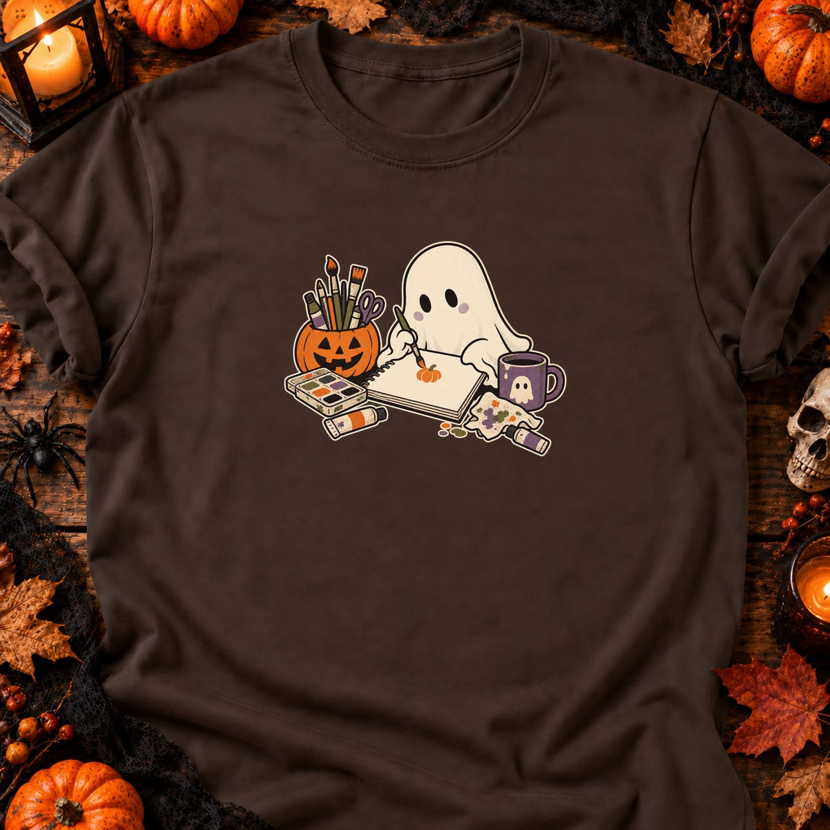 Fantôme peignant une citrouille — T-shirt chocolat