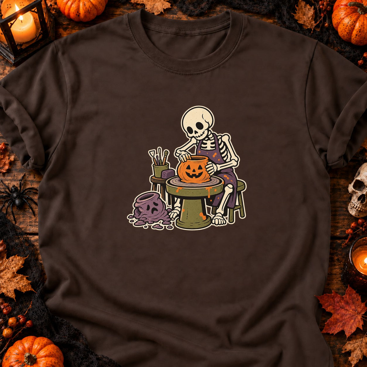 Squelette potier et citrouille — T-shirt chocolat