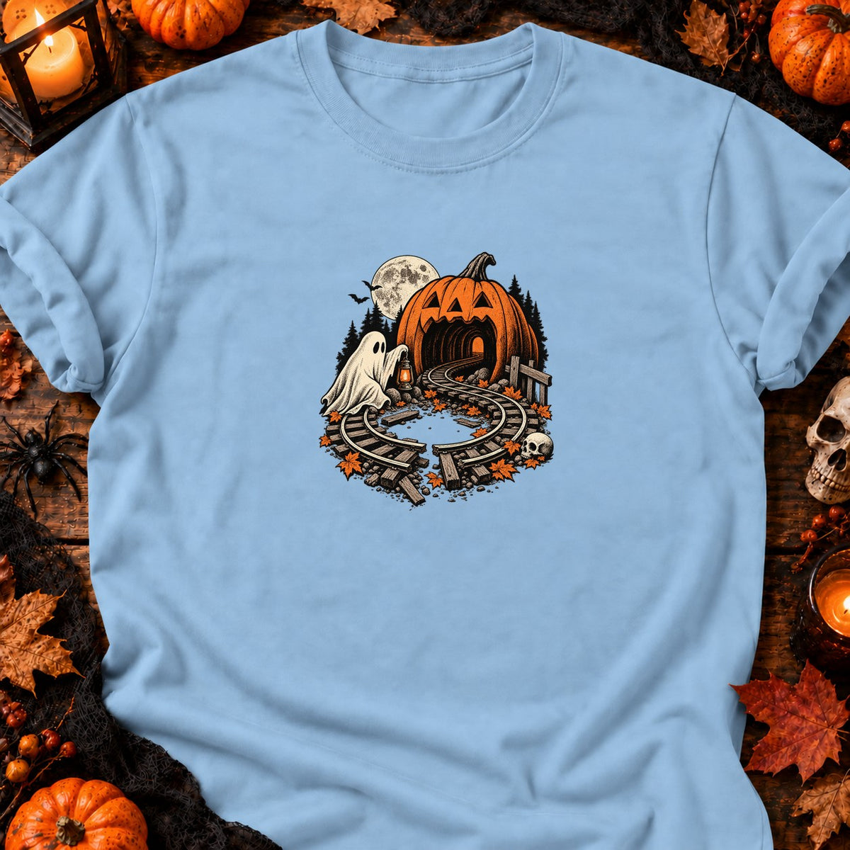 Fantôme et circuit de train d’Halloween — T-shirt bleu clair