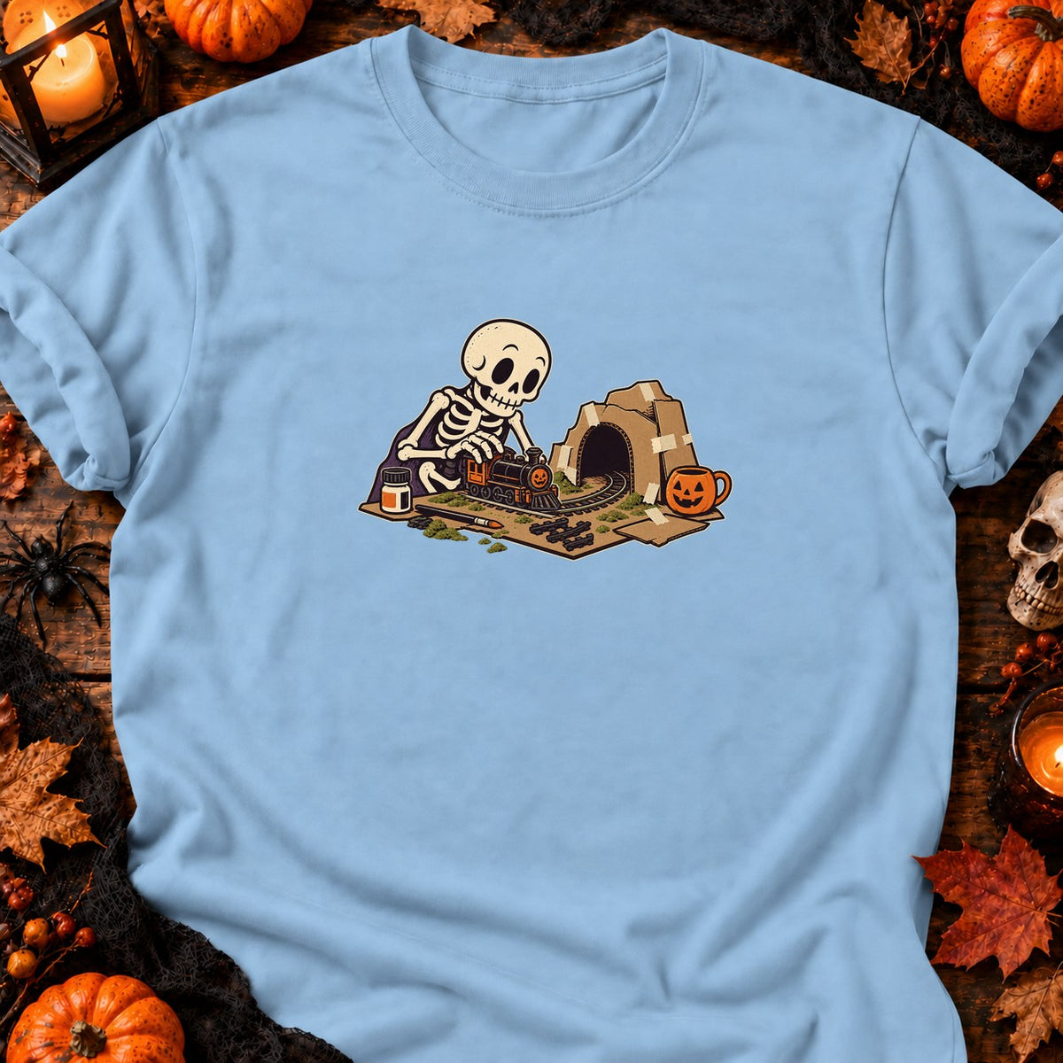 Squelette et train miniature — T-shirt bleu clair