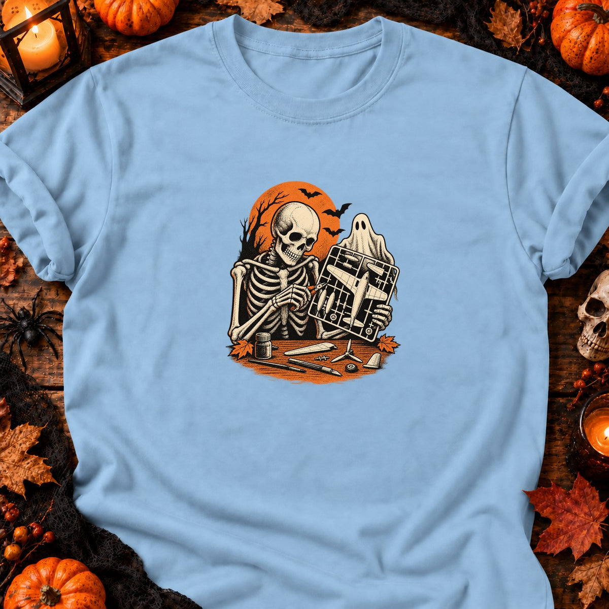 Squelette maquettiste avion vintage — T-shirt bleu clair