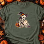 Squelette brodant une fleur — T-shirt vert militaire