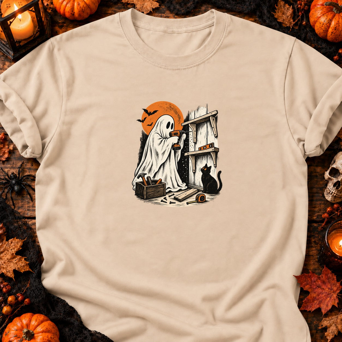 Fantôme bricoleur et étagère inachevée — T-shirt naturel
