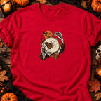 Squelette brodant un papillon de nuit — T-shirt rouge