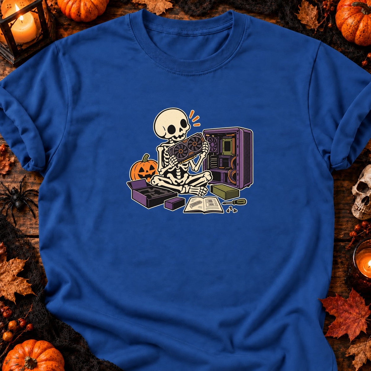 Squelette assemblant son PC — T-shirt bleu roi