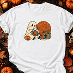Fantôme au crochet et carré fleuri — T-shirt blanc