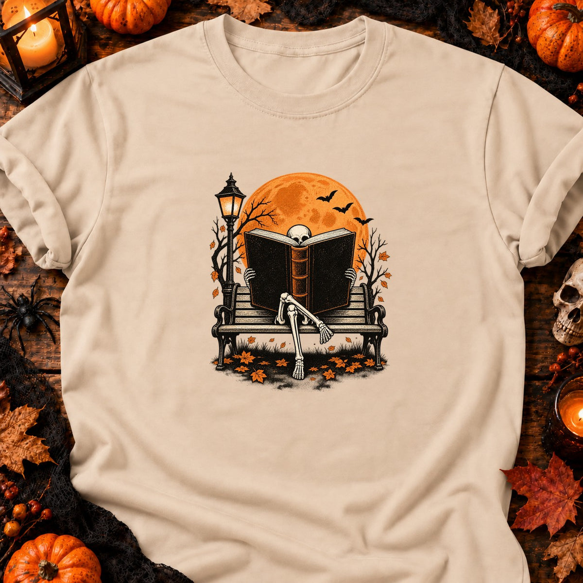 T-shirt Squelette lecteur sur banc, coloris naturel