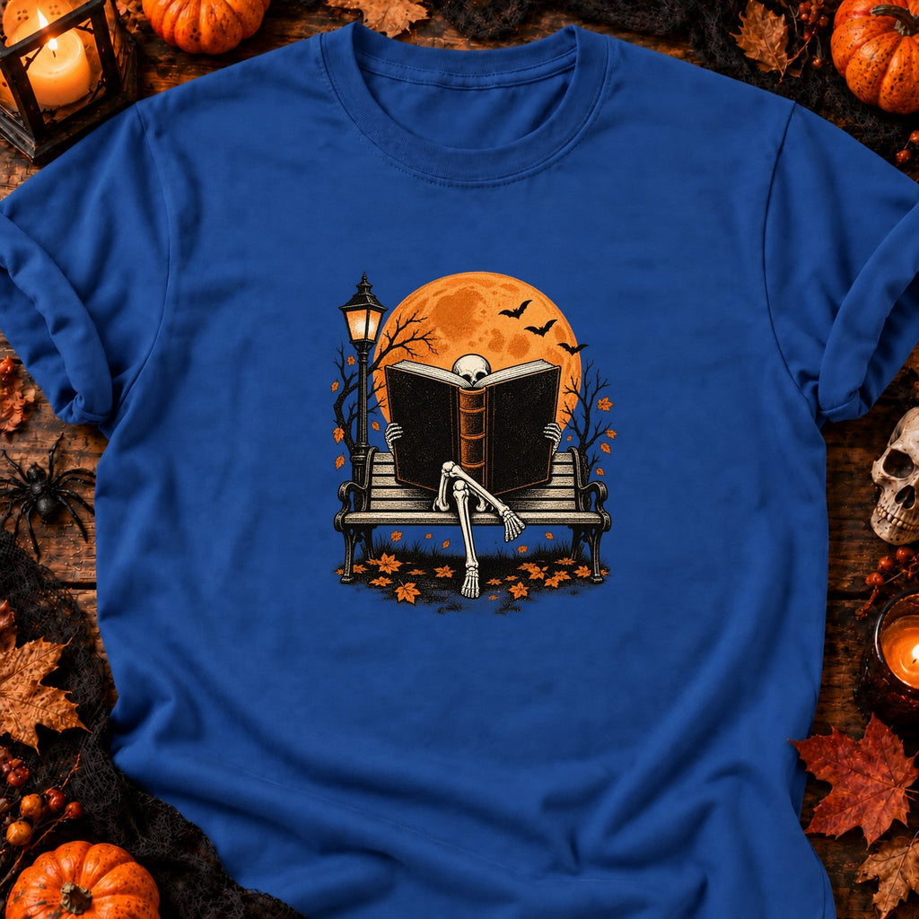 T-shirt Squelette lecteur sur banc, coloris bleu roi