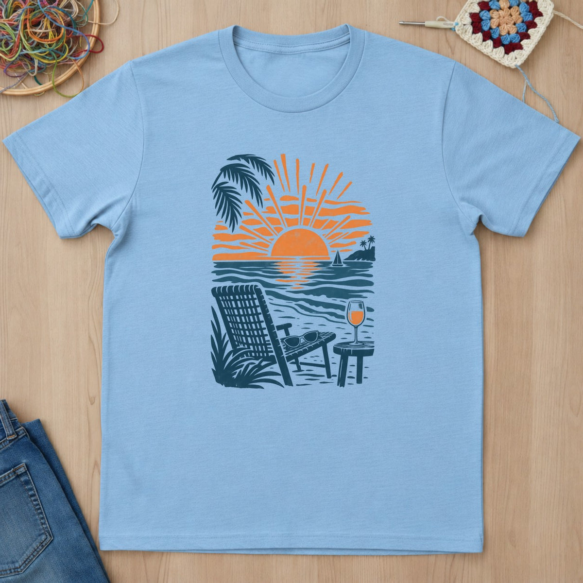 T-shirt bleu clair présenté à plat