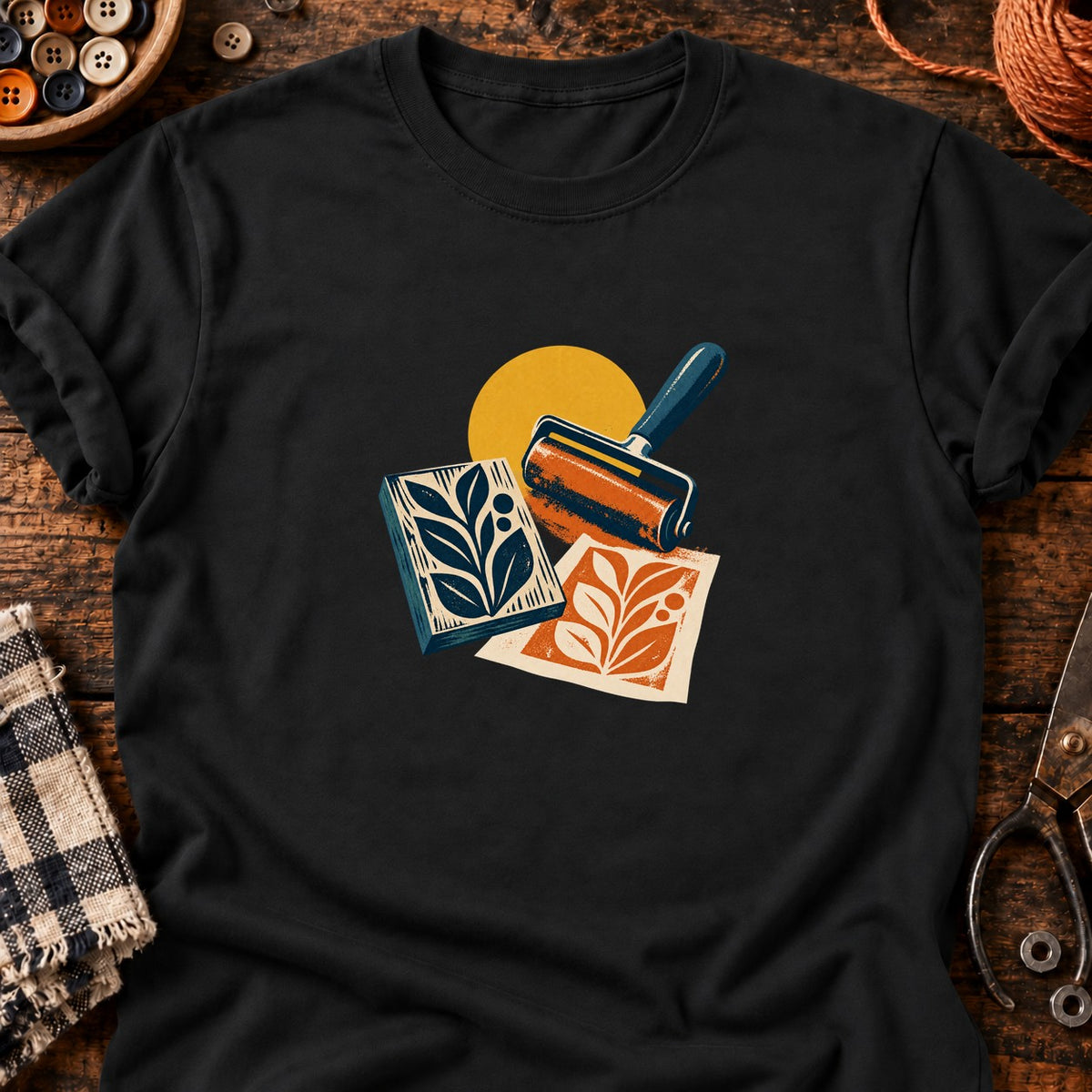 Composition rétro linogravure et rouleau encreur — T-shirt noir