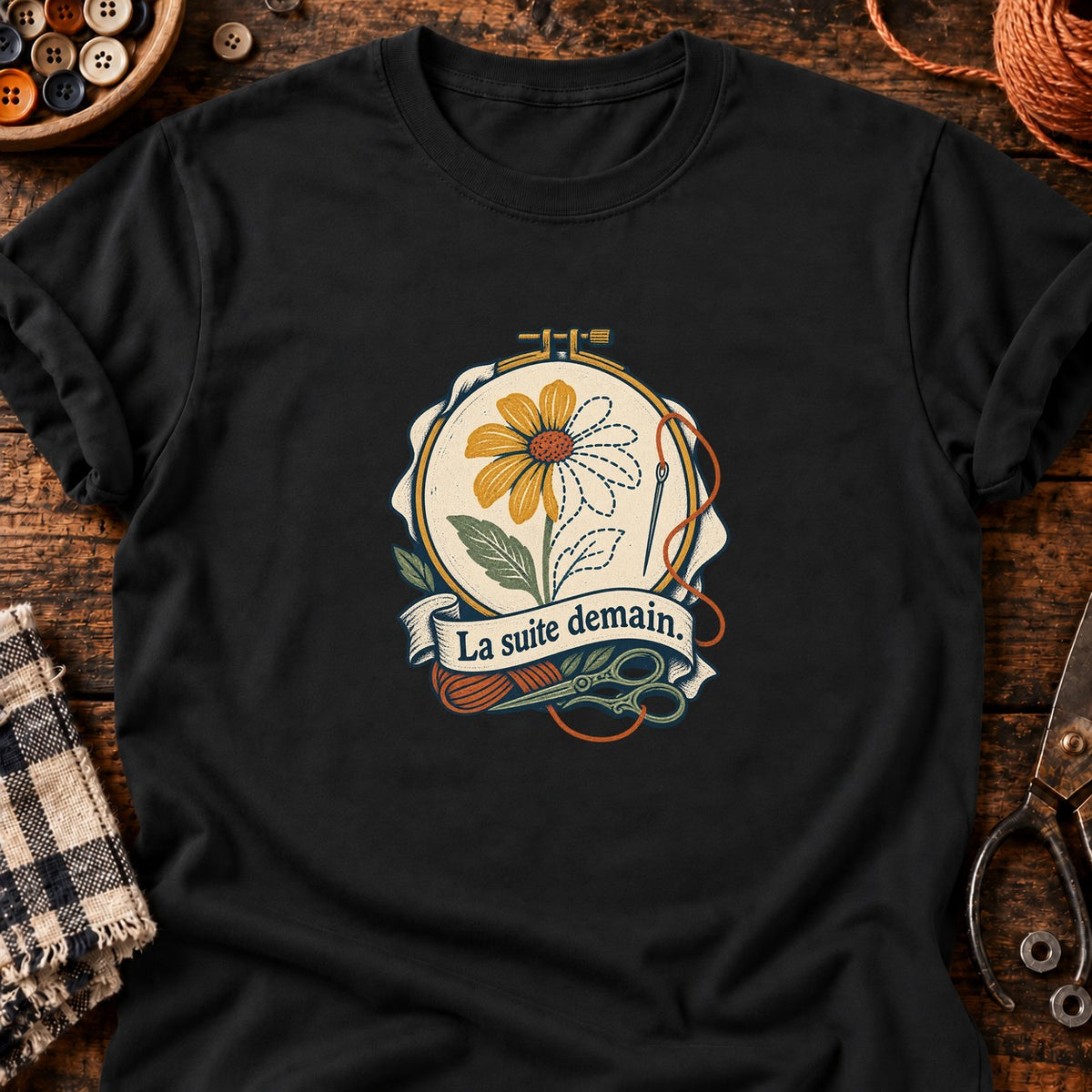 Fleur en cours de broderie — T-shirt noir