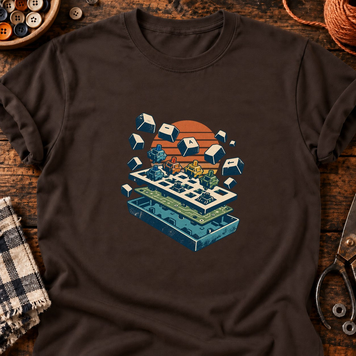 Clavier mécanique vintage en vue éclatée — T-shirt chocolat