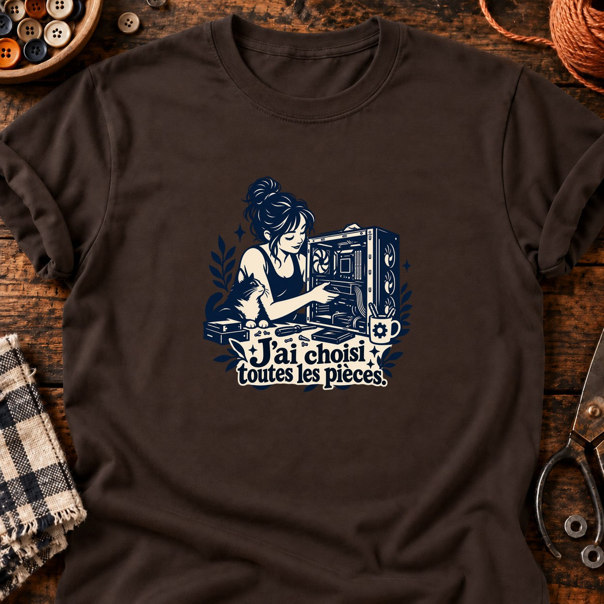 Montage PC et chat complice — T-shirt chocolat