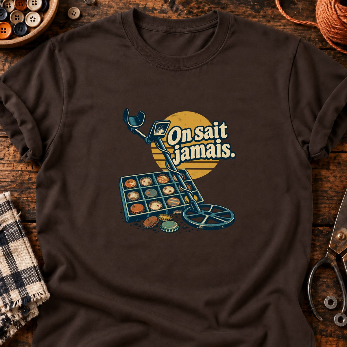 Chasseur de bouchons On sait jamais. — T-shirt chocolat