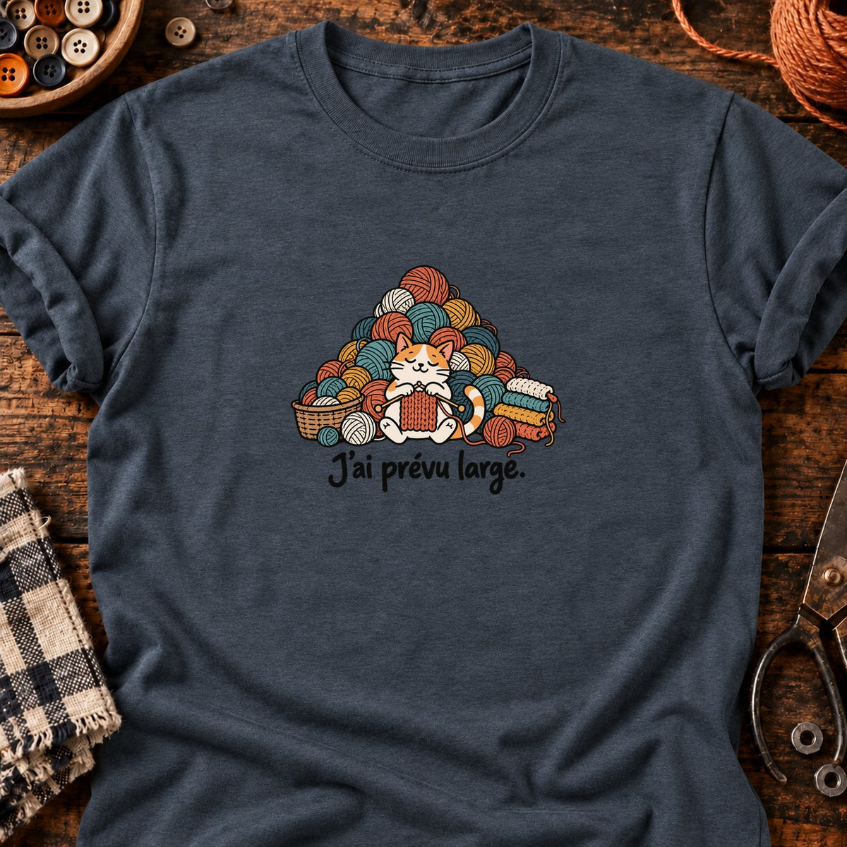 Chat tricoteur et montagnes de laine — T-shirt gris anthracite chiné