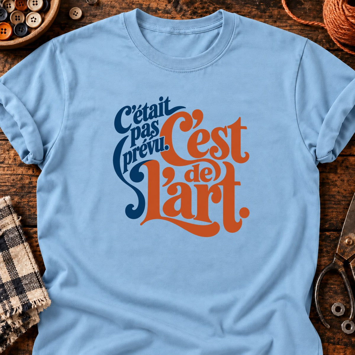 C'était pas prévu. C'est de l'art — T-shirt bleu clair