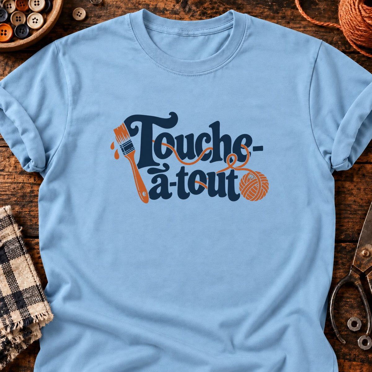 Touche-à-tout — T-shirt bleu clair
