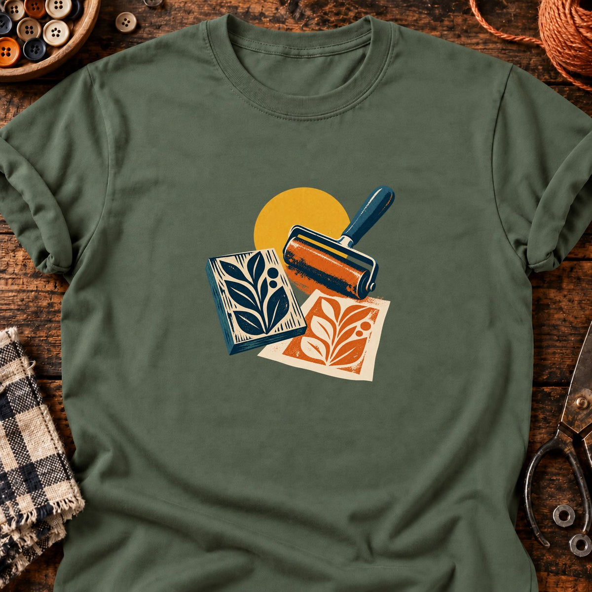Composition rétro linogravure et rouleau encreur — T-shirt vert militaire