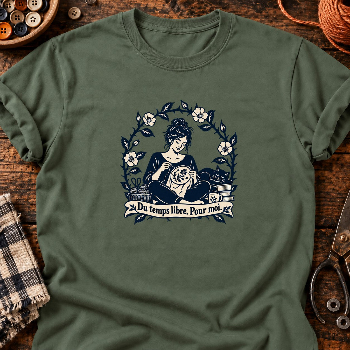 Du temps libre. Pour moi. — Broderie — T-shirt vert militaire