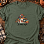 Chat tricoteur et montagnes de laine — T-shirt vert militaire