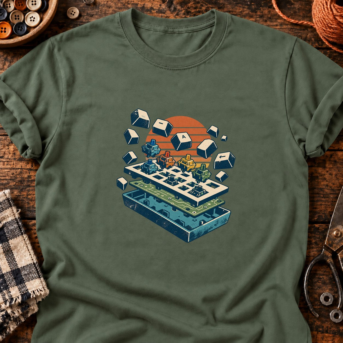 Clavier mécanique vintage en vue éclatée — T-shirt vert militaire