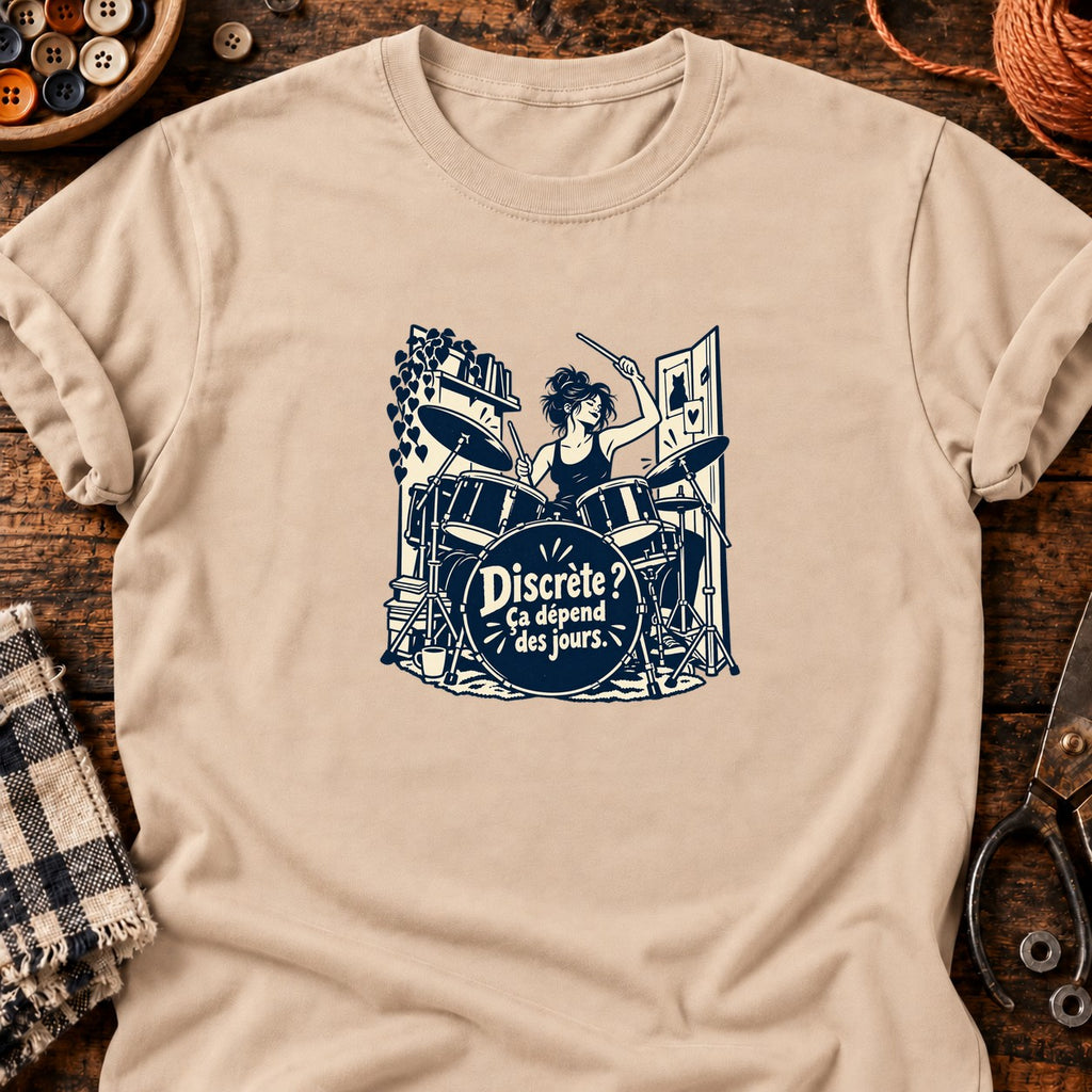Batteuse dans une toute petite pièce — T-shirt naturel