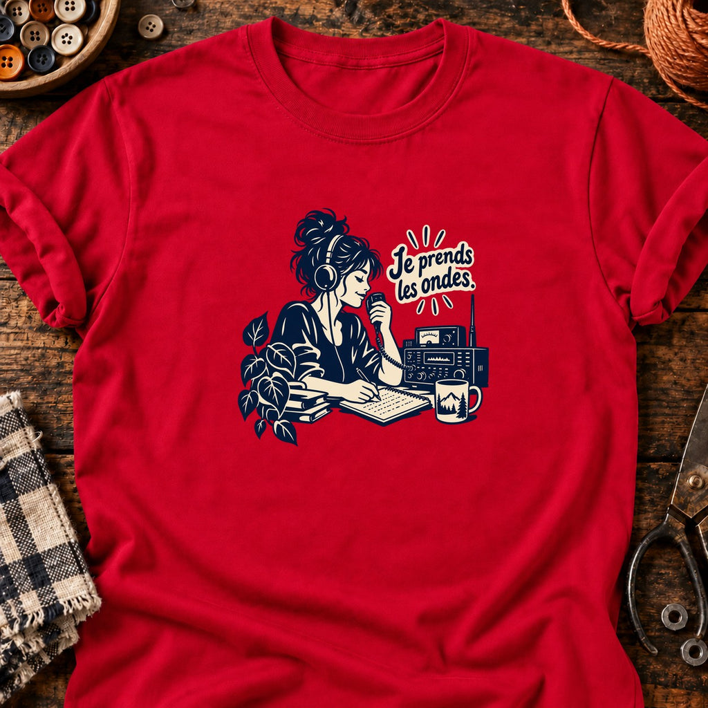Opératrice radio et ondes libres — T-shirt rouge