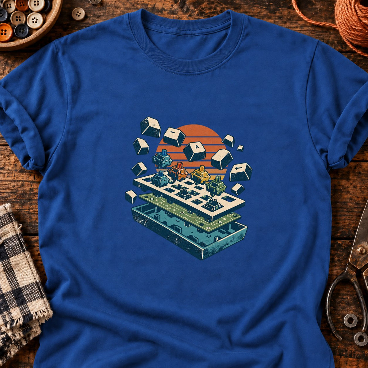 Clavier mécanique vintage en vue éclatée — T-shirt bleu roi
