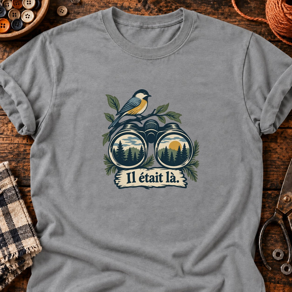 Jumelles et oiseau en linogravure — T-shirt gris chiné