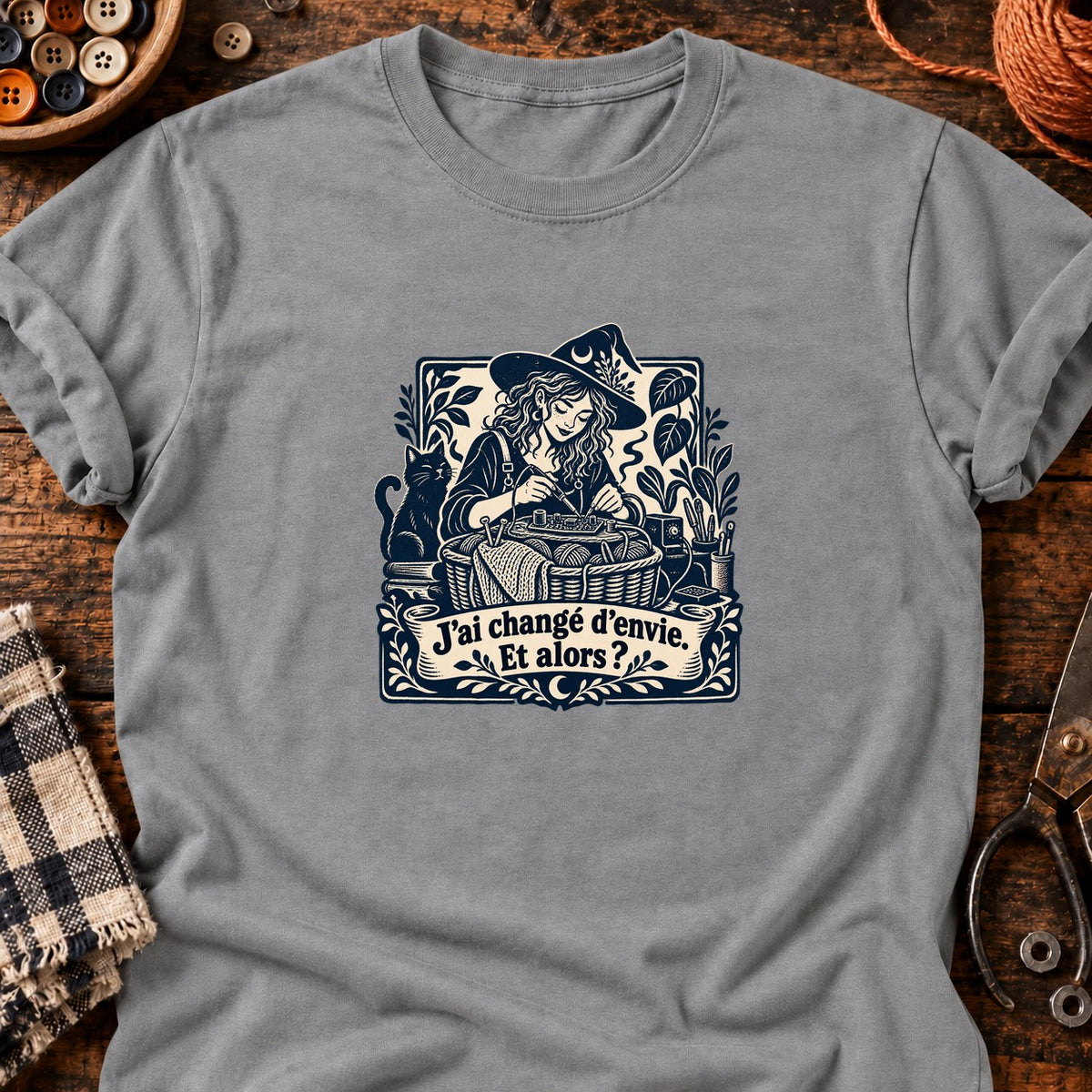 Sorcière bricoleuse et panier oublié — T-shirt gris chiné