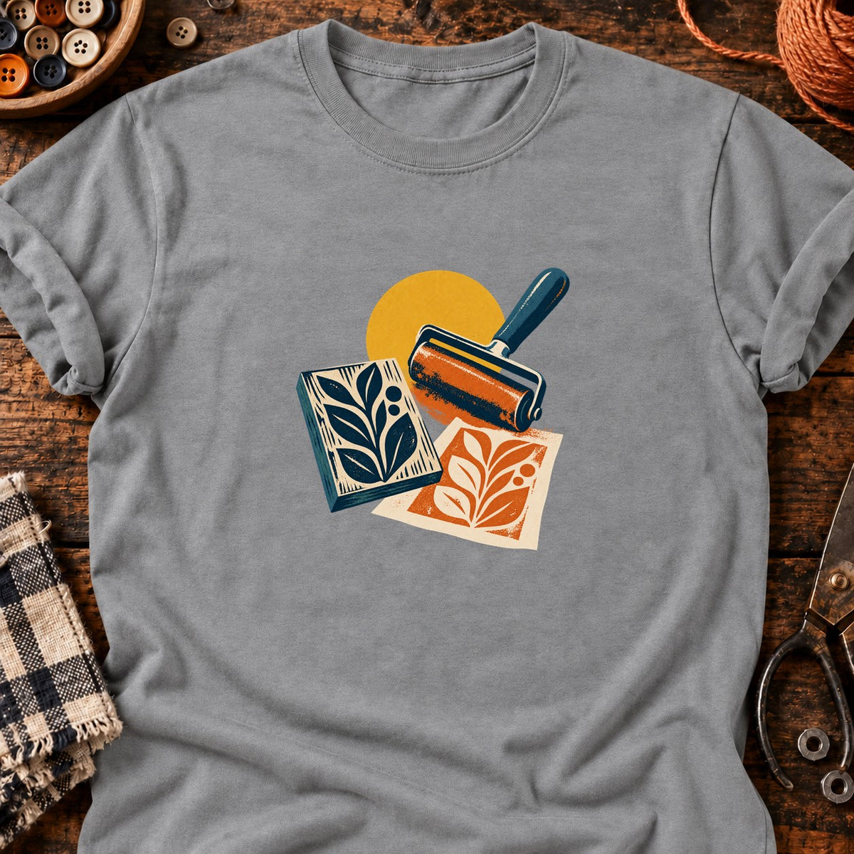 Composition rétro linogravure et rouleau encreur — T-shirt gris chiné