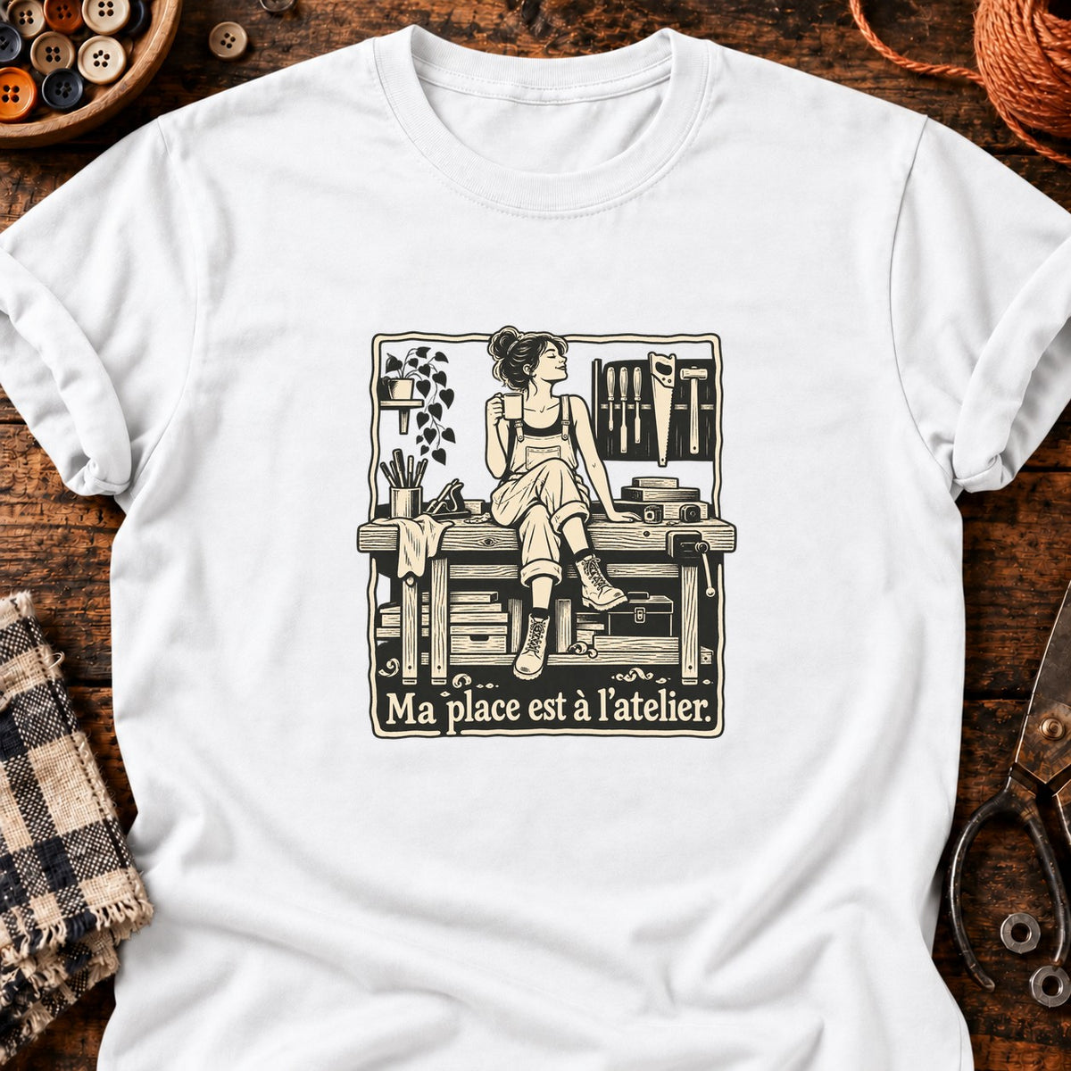 Ma place est à l’atelier. — T-shirt blanc