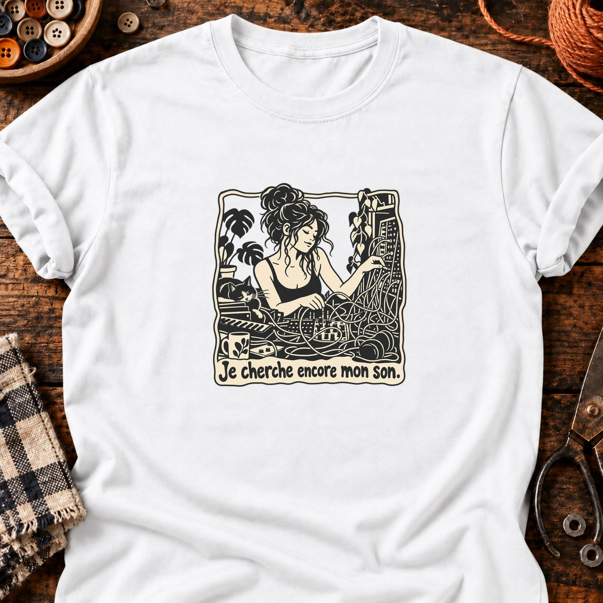 Créatrice de son parmi les câbles — T-shirt blanc