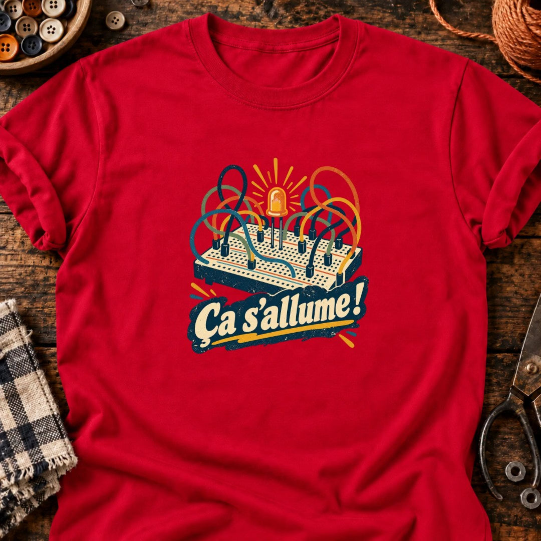 Breadboard et LED Ça s’allume ! T-Shirt — video
