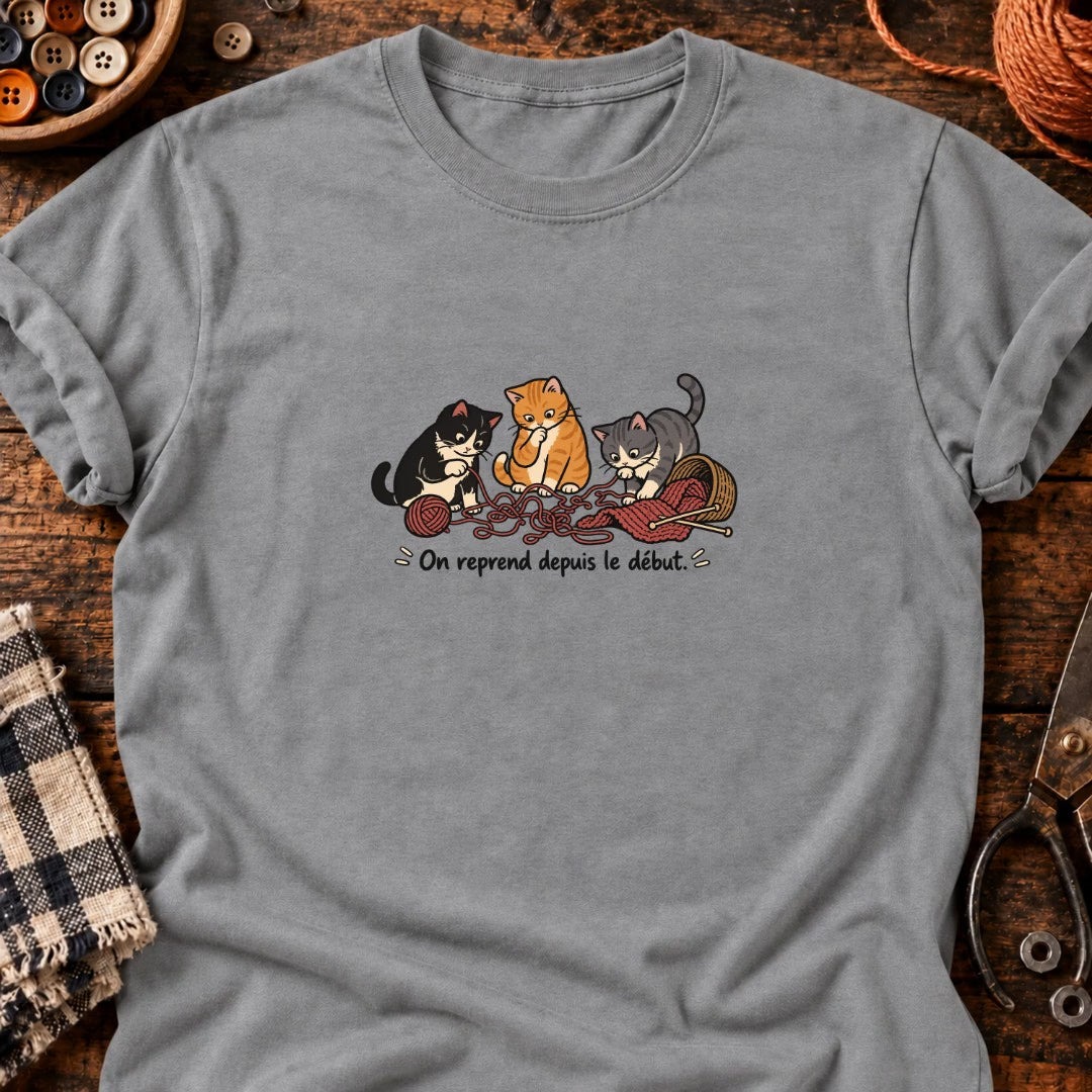 Trois chats et la laine emmêlée T-Shirt — video
