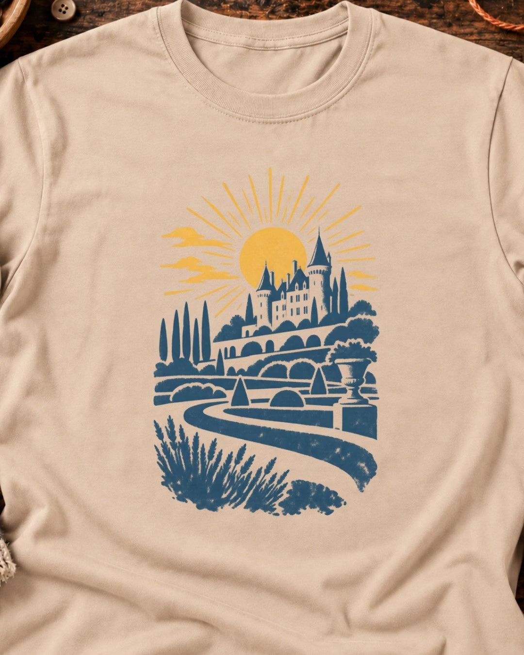 Château au jardin formel T-Shirt — video