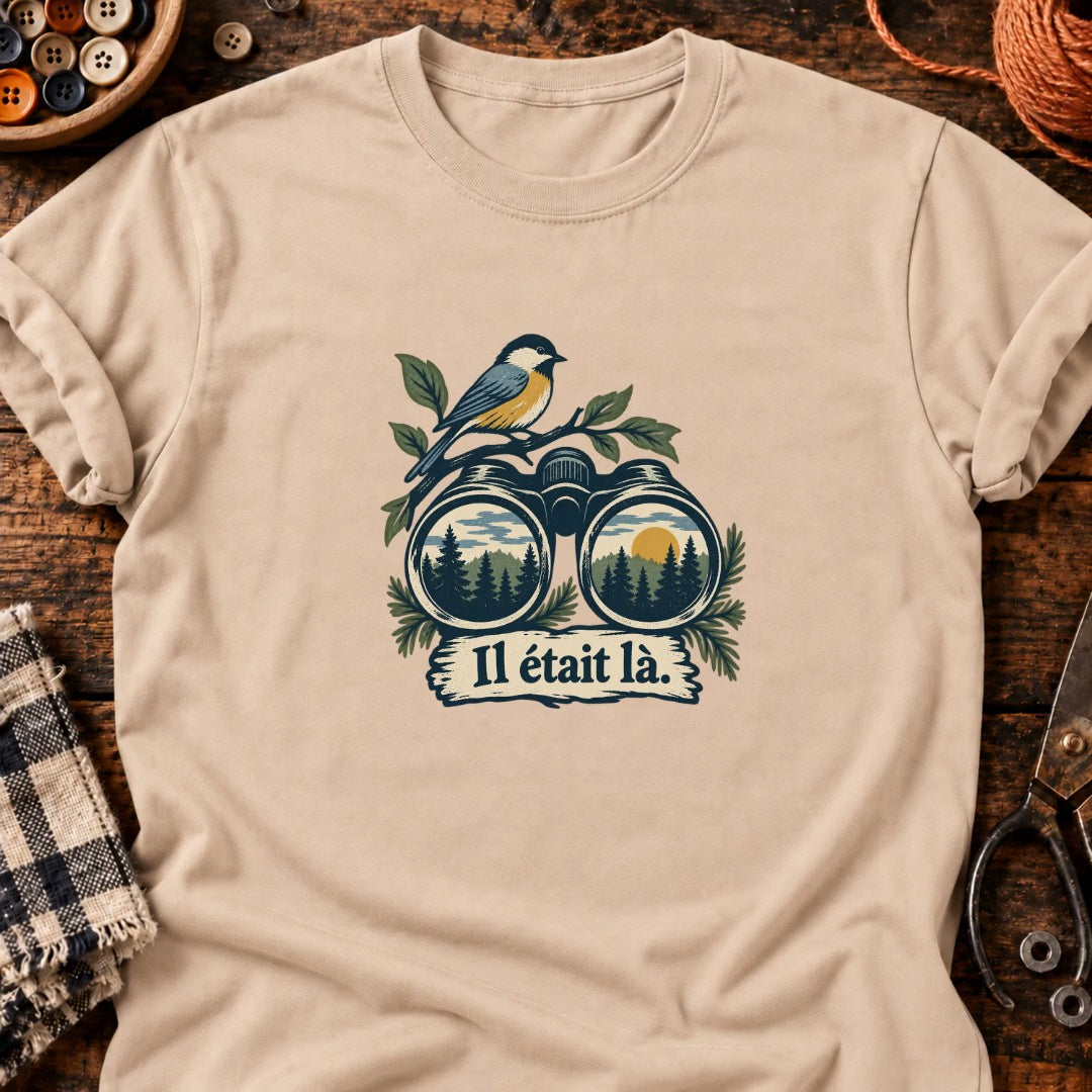Jumelles et oiseau en linogravure T-Shirt — video