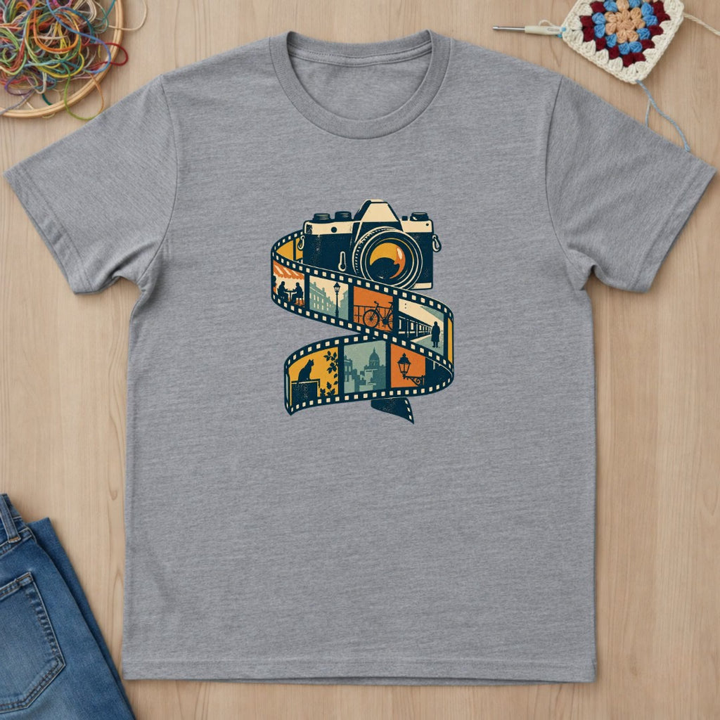 Appareil photo rétro et pellicule urbaine T-Shirt — video